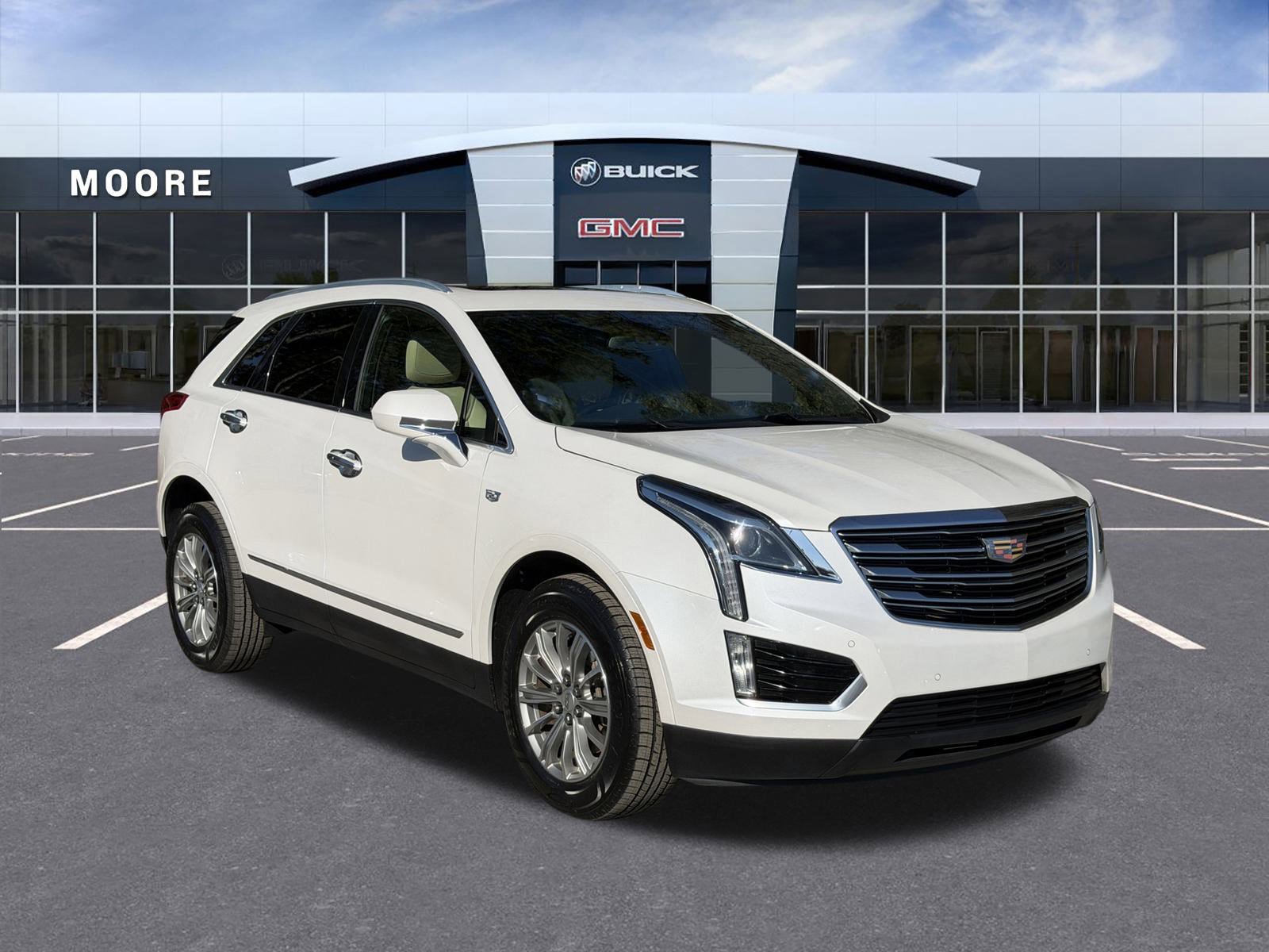 Used 2017 Cadillac XT5 Luxury w/ LPO, Wheel Lock Package image 3