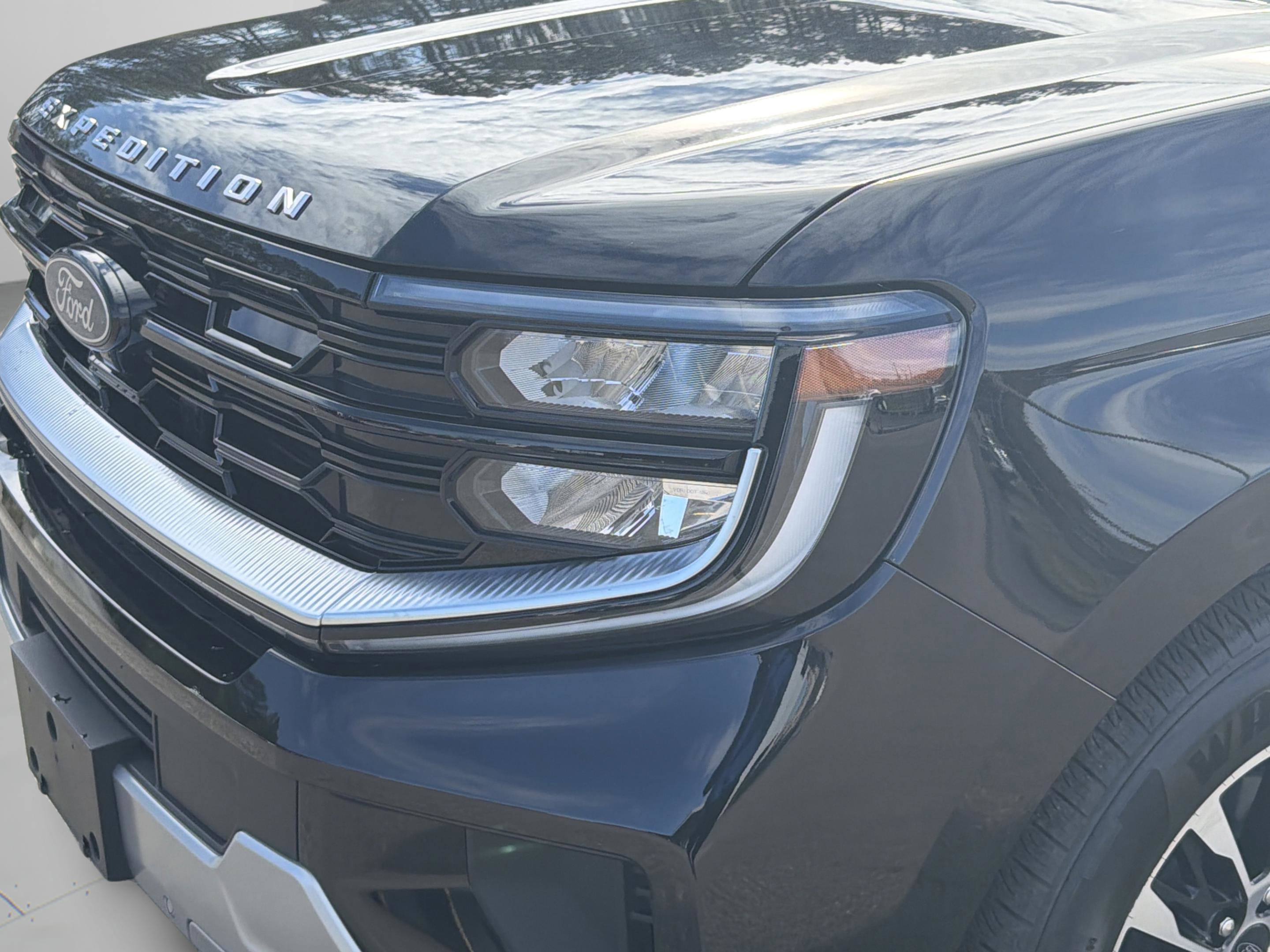 Used 2025 Ford Expedition Platinum image 22