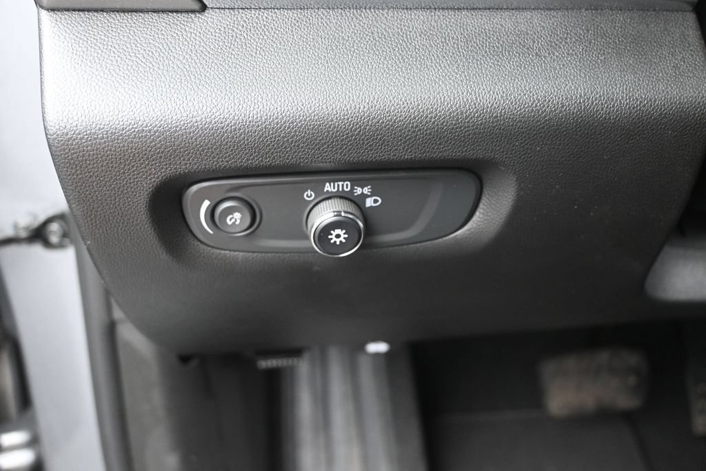 Used 2023 Chevrolet Traverse LT w/ Rear Camera Mirror Package AWD/4WD image 31