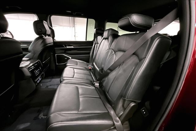 Used 2022 Jeep Wagoneer Series III AWD/4WD image 23