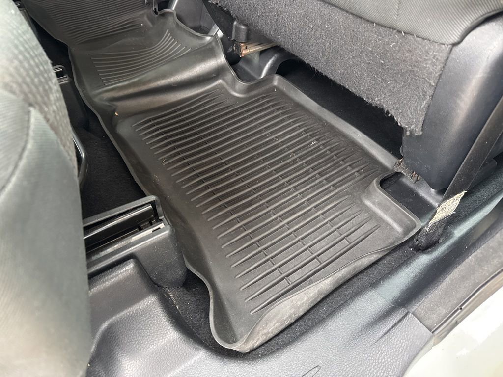 Used 2018 Toyota Highlander LE image 26