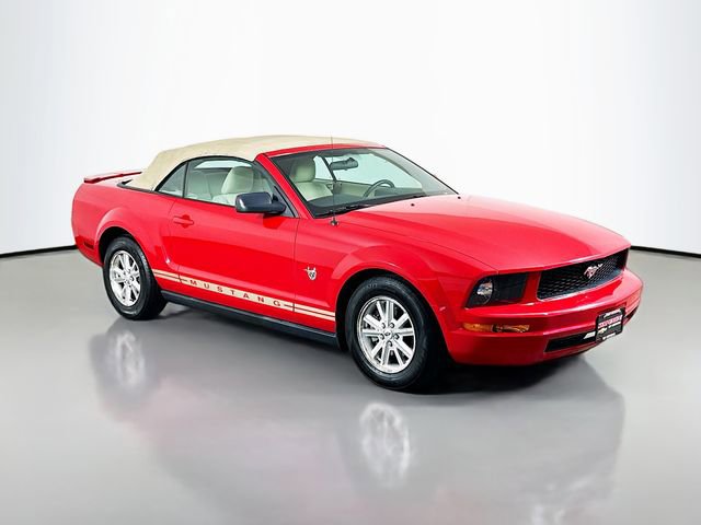 Used 2009 Ford Mustang Convertible image 2