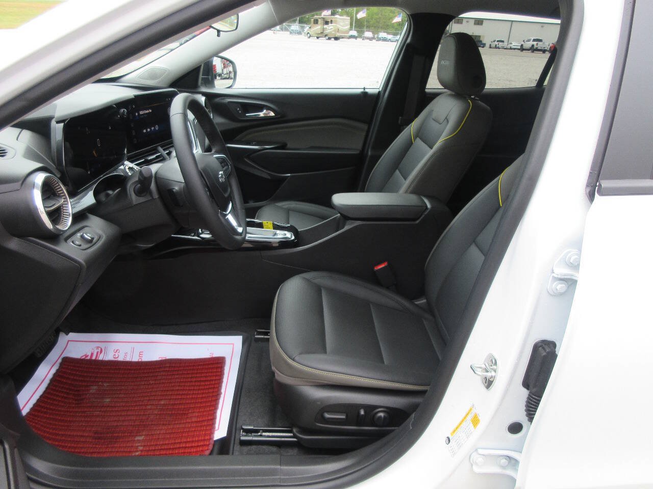 Used 2026 Chevrolet Trax ACTIV w/ Sunroof Package FWD image 14