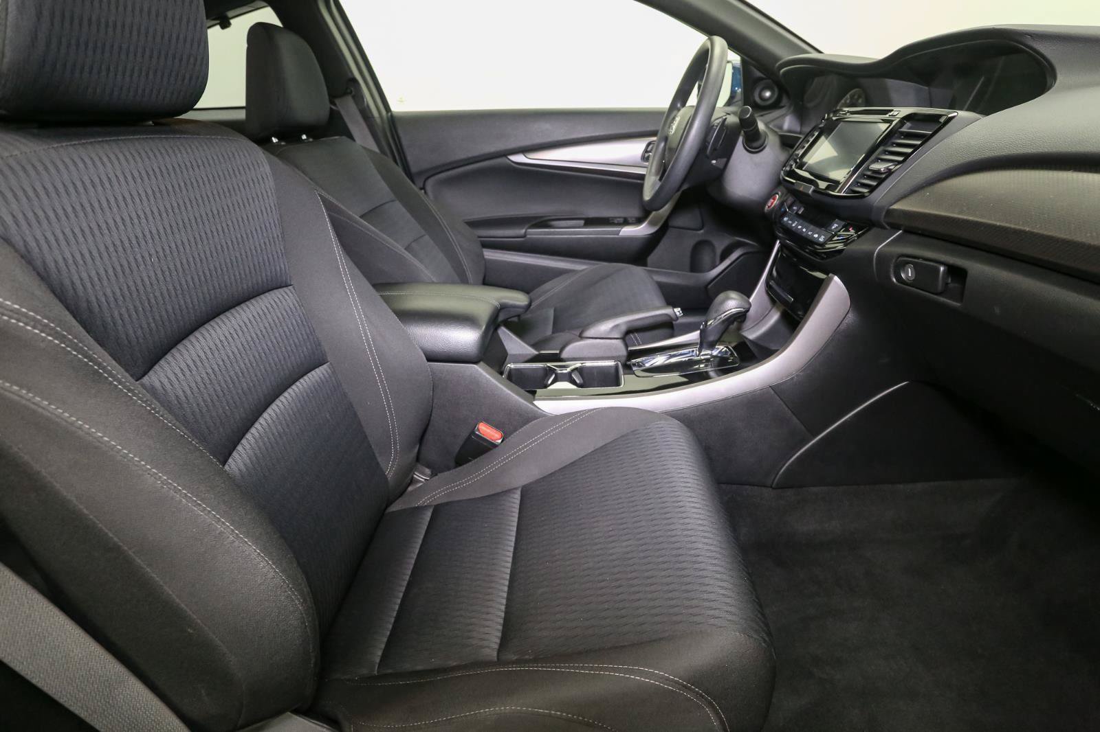 Used 2016 Honda Accord EX image 18