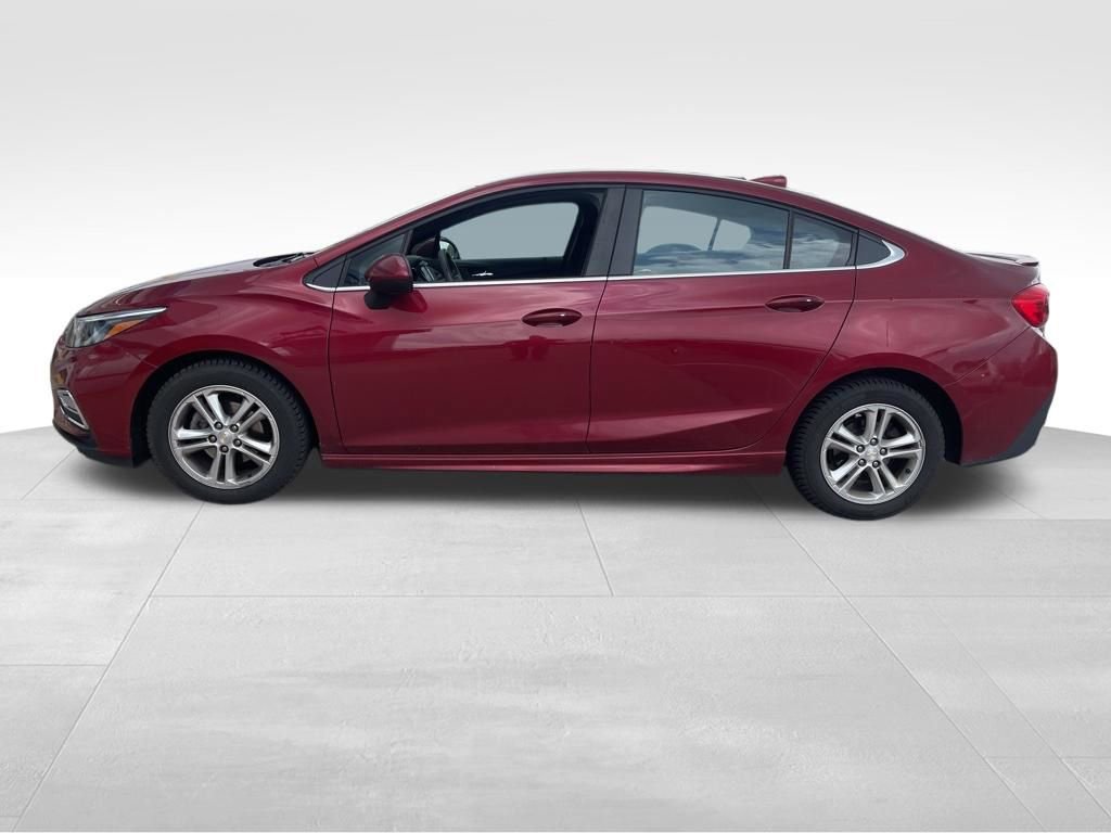 Used 2017 Chevrolet Cruze LT w/ Convenience Package FWD image 4