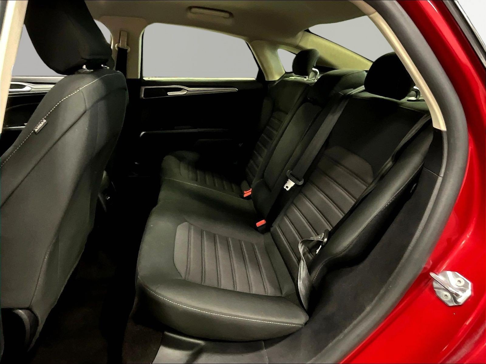 Used 2020 Ford Fusion SE FWD image 21