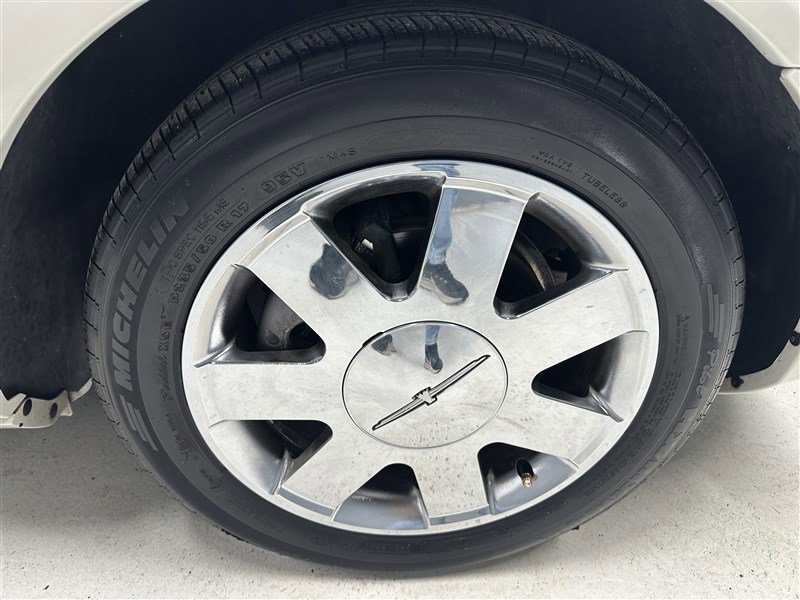 Used 2002 Ford Thunderbird Deluxe image 28