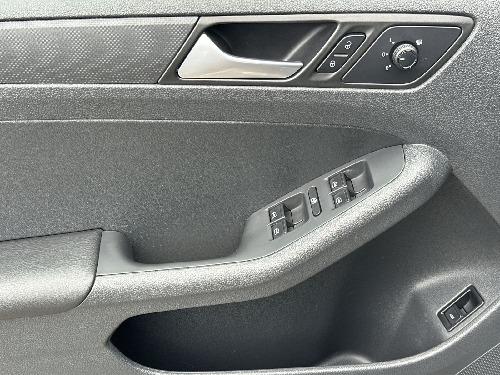 Used 2016 Volkswagen Jetta S FWD image 16