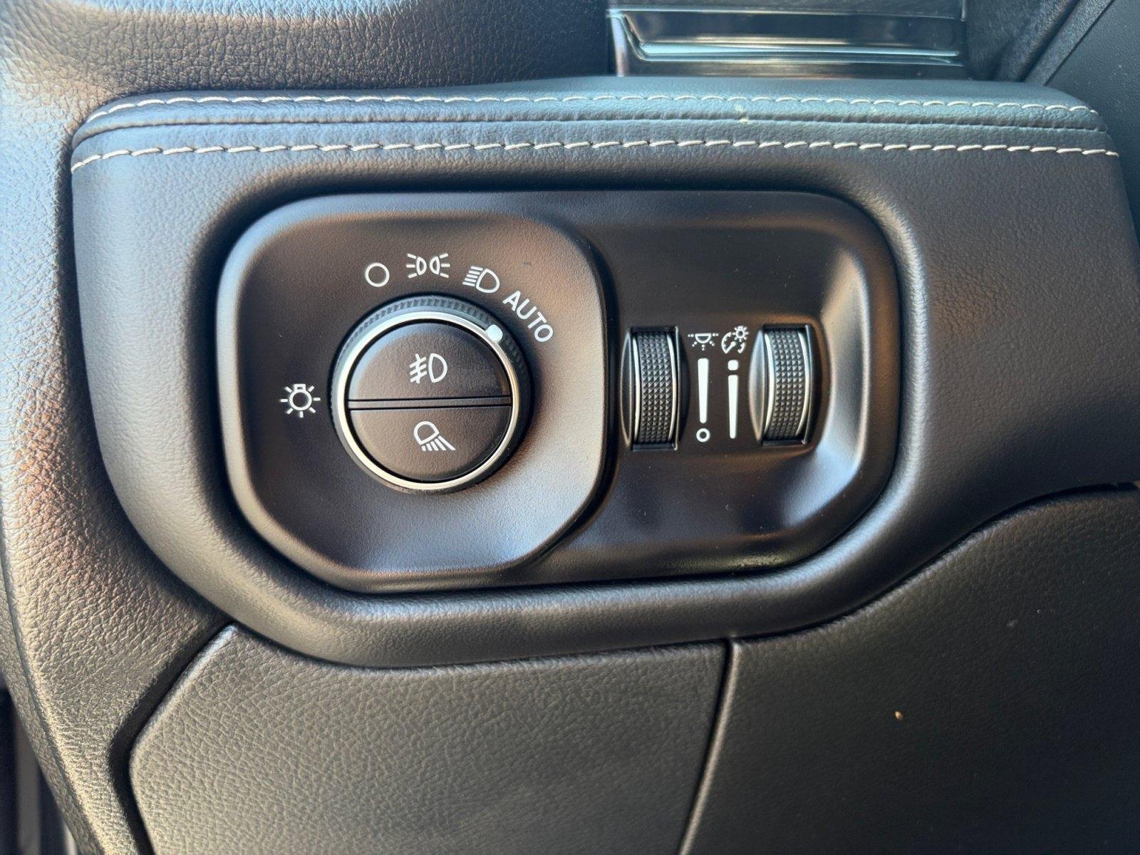 Used 2024 RAM 2500 Limited AWD/4WD image 28