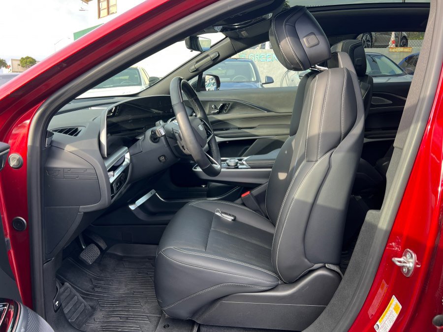 Used 2024 Cadillac Lyriq Luxury w/ LPO, Floor Liner Package image 10
