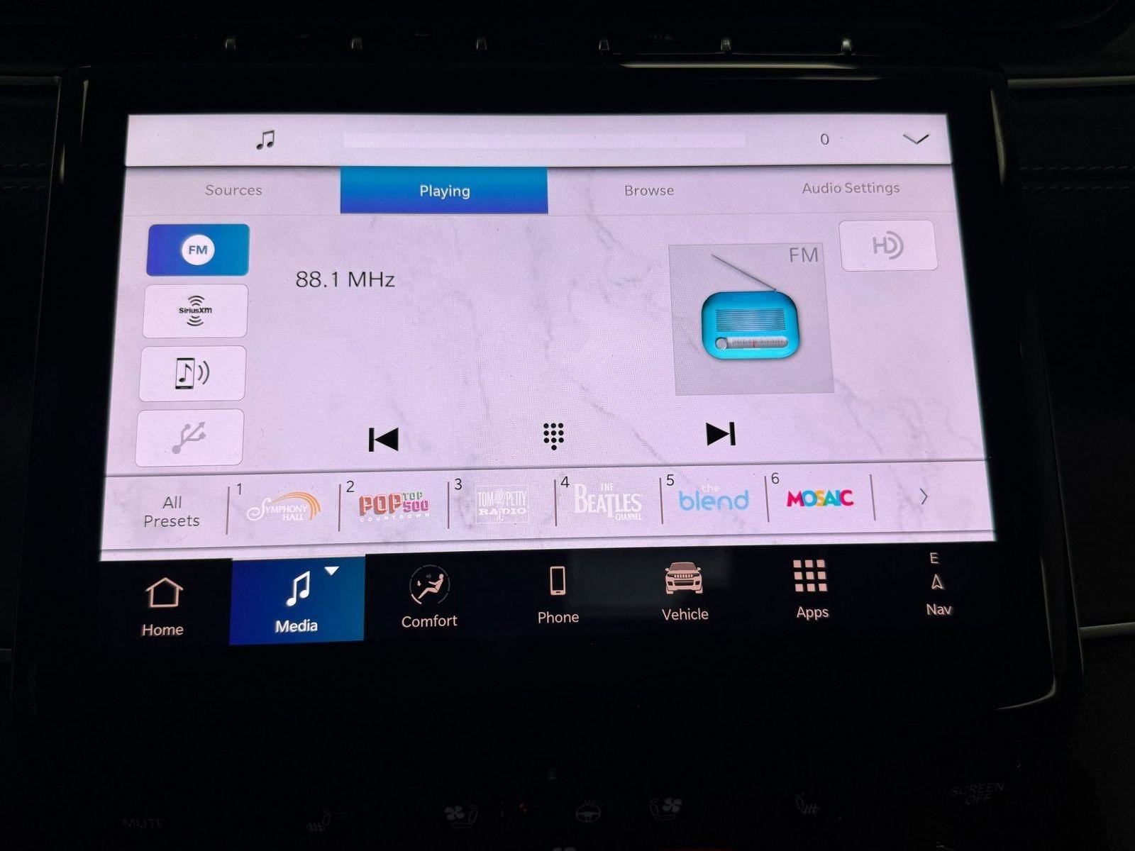 Used 2025 Jeep Grand Cherokee Limited w/ Luxury Tech Group II image 21