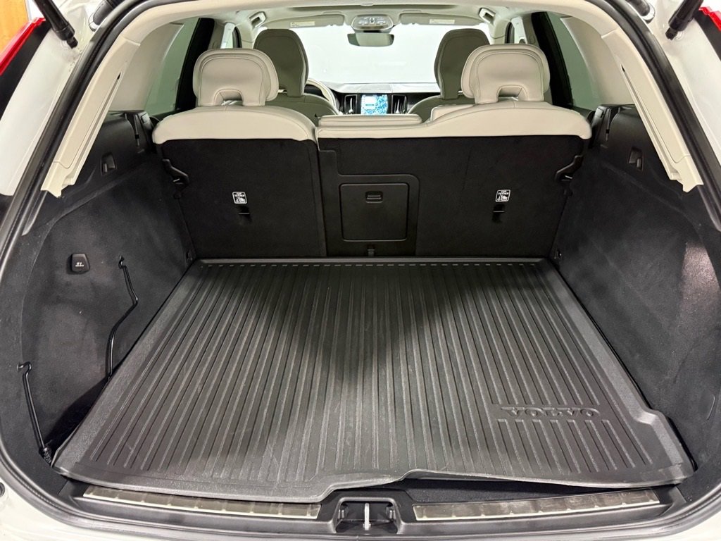 Used 2023 Volvo XC60 B5 Ultimate w/ Protection Package Premier image 17