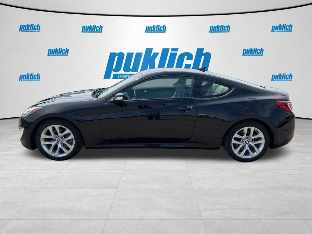 Used 2016 Hyundai Genesis 3.8 RWD image 4