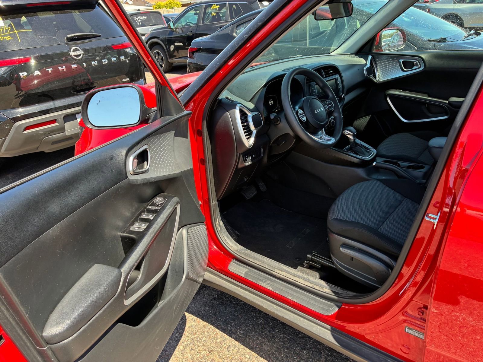 Used 2025 Kia Soul LX w/ LX Technology Package FWD image 9