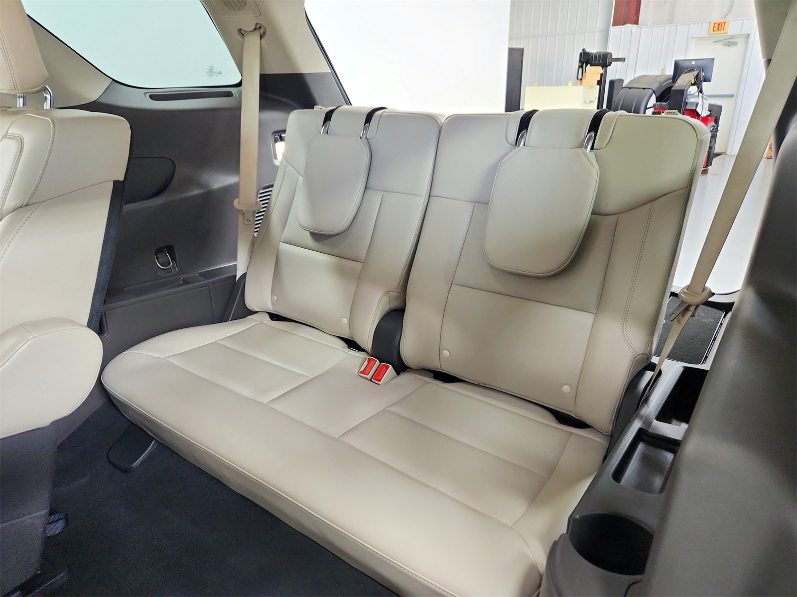 Used 2023 Ford Explorer Platinum w/ Technology Package image 38