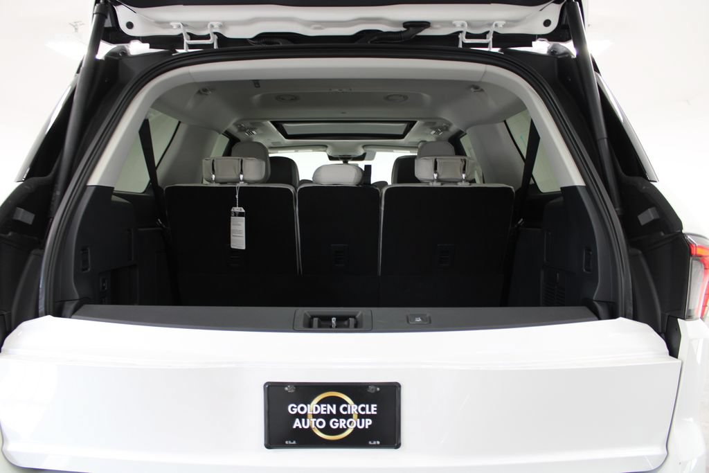 New 2026 Lincoln Navigator L Reserve AWD/4WD image 16