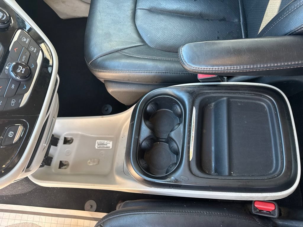 Used 2020 Chrysler Pacifica Touring-L FWD image 14