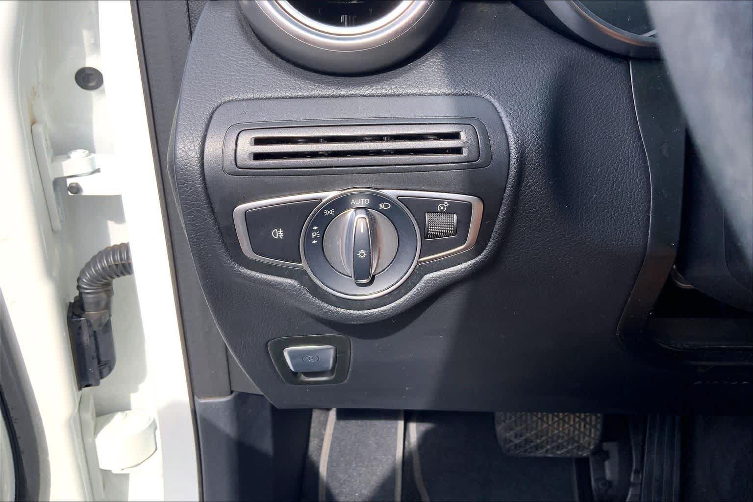 Used 2020 Mercedes-Benz GLC 300 image 36