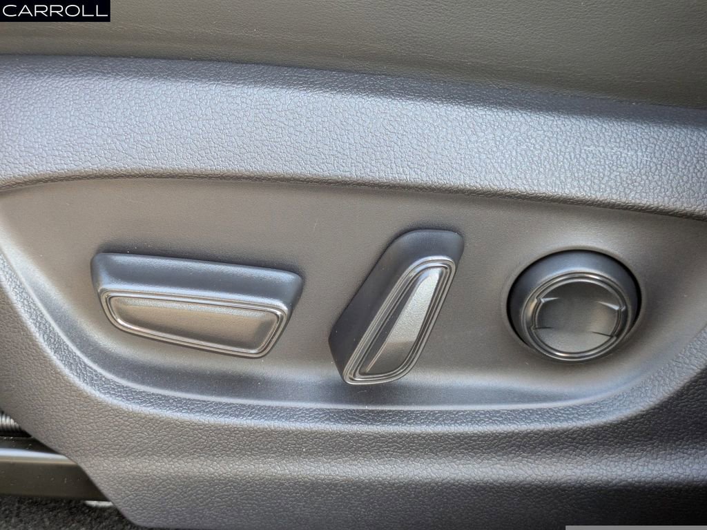 Used 2023 Toyota Crown Limited image 21