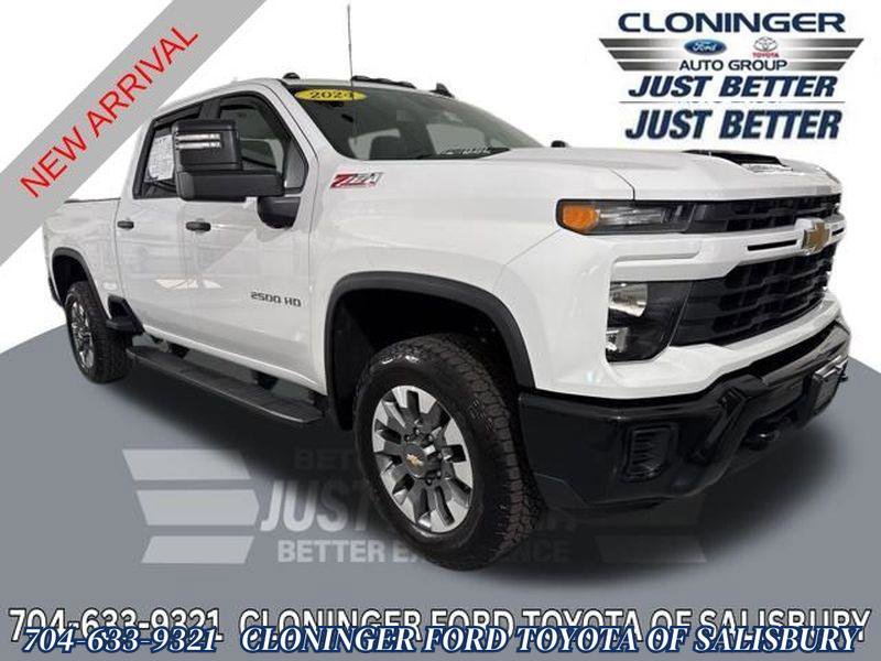 Used 2024 Chevrolet Silverado 2500 Custom w/ Custom Value Package image 1
