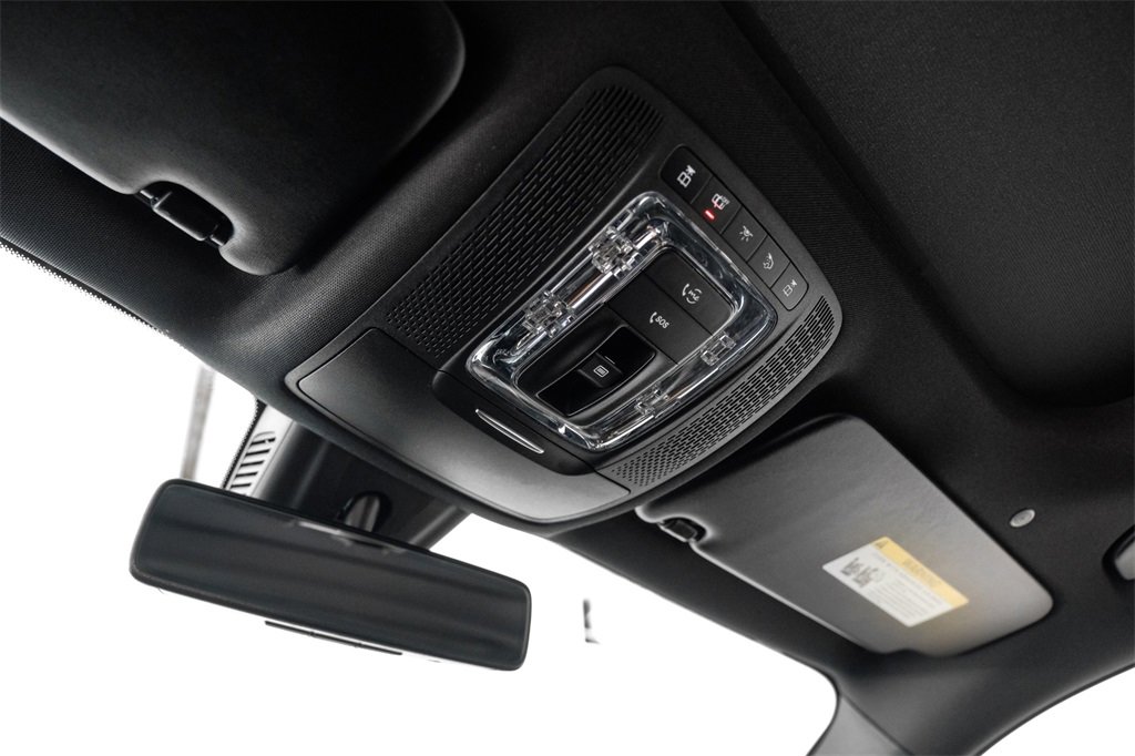 Used 2020 Mercedes-Benz GLB 250 w/ Premium Package image 30