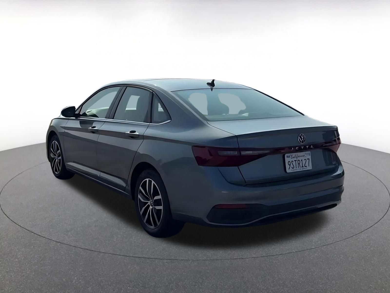 Used 2025 Volkswagen Jetta SE image 11