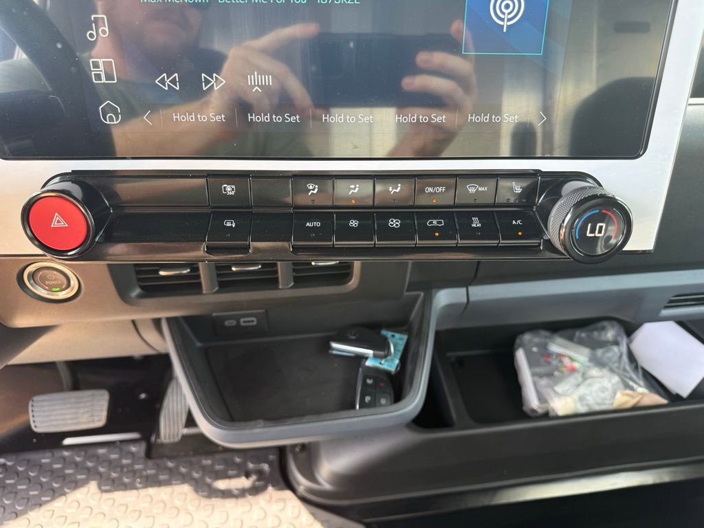 Used 2024 Chevrolet Brightdrop 400 w/ Commercial Equipment Package AWD/4WD image 16