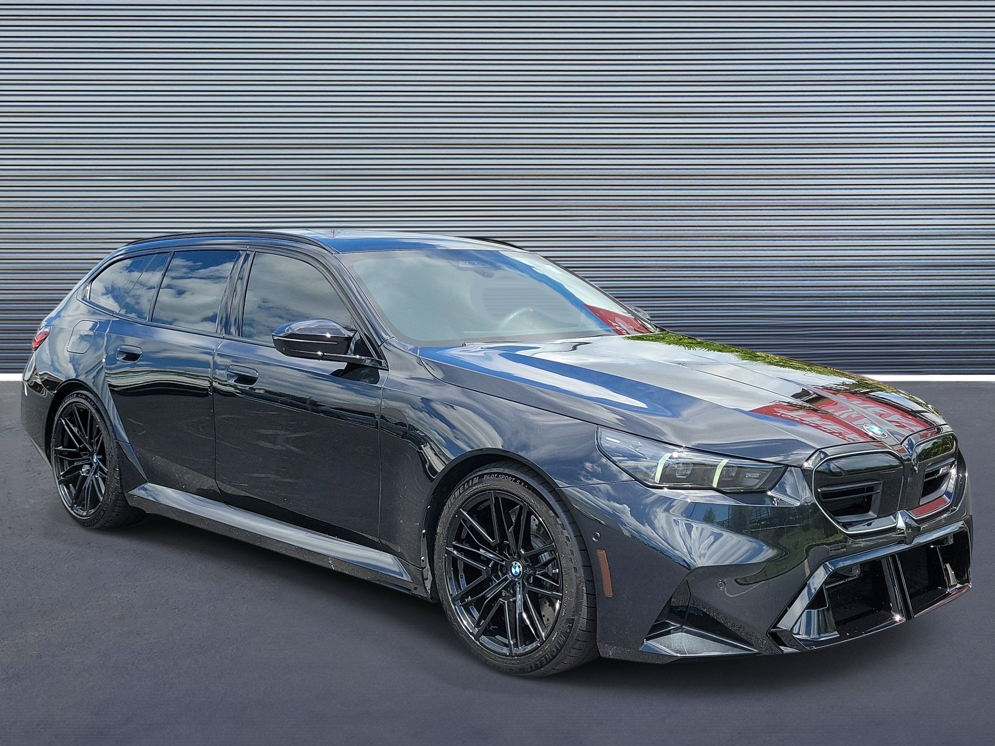 Used 2025 BMW M5 Touring AWD/4WD image 2