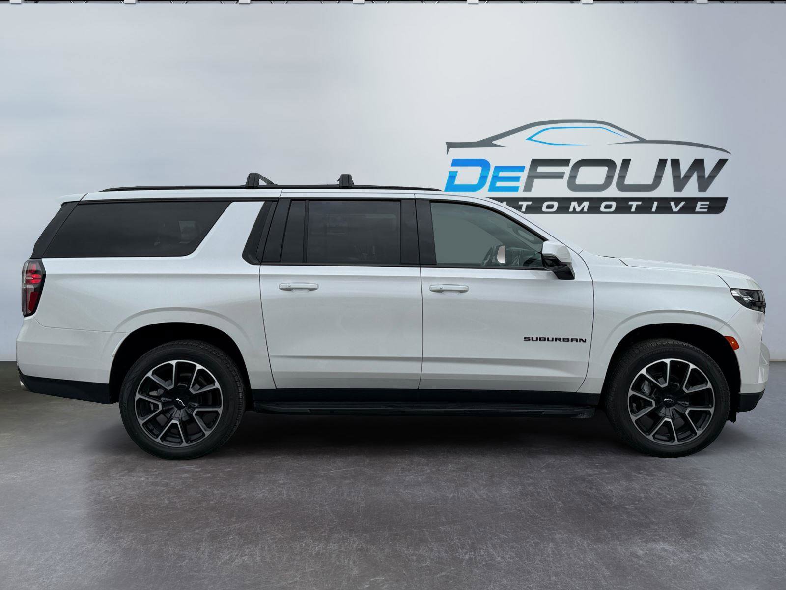 Used 2024 Chevrolet Suburban RST w/ Sport Performance Package AWD/4WD image 2