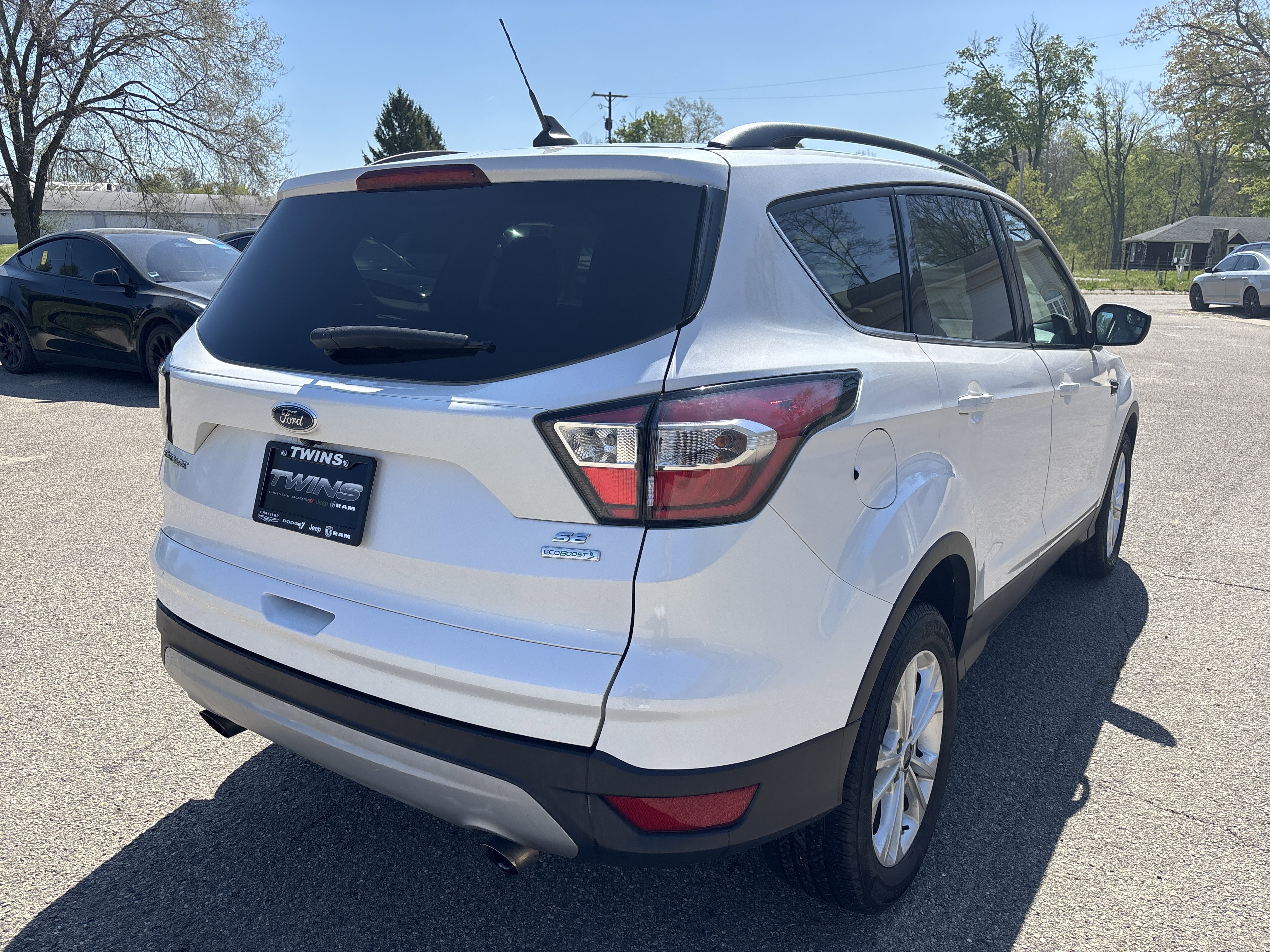 Used 2018 Ford Escape SE w/ SE Sync 3 Package FWD image 3