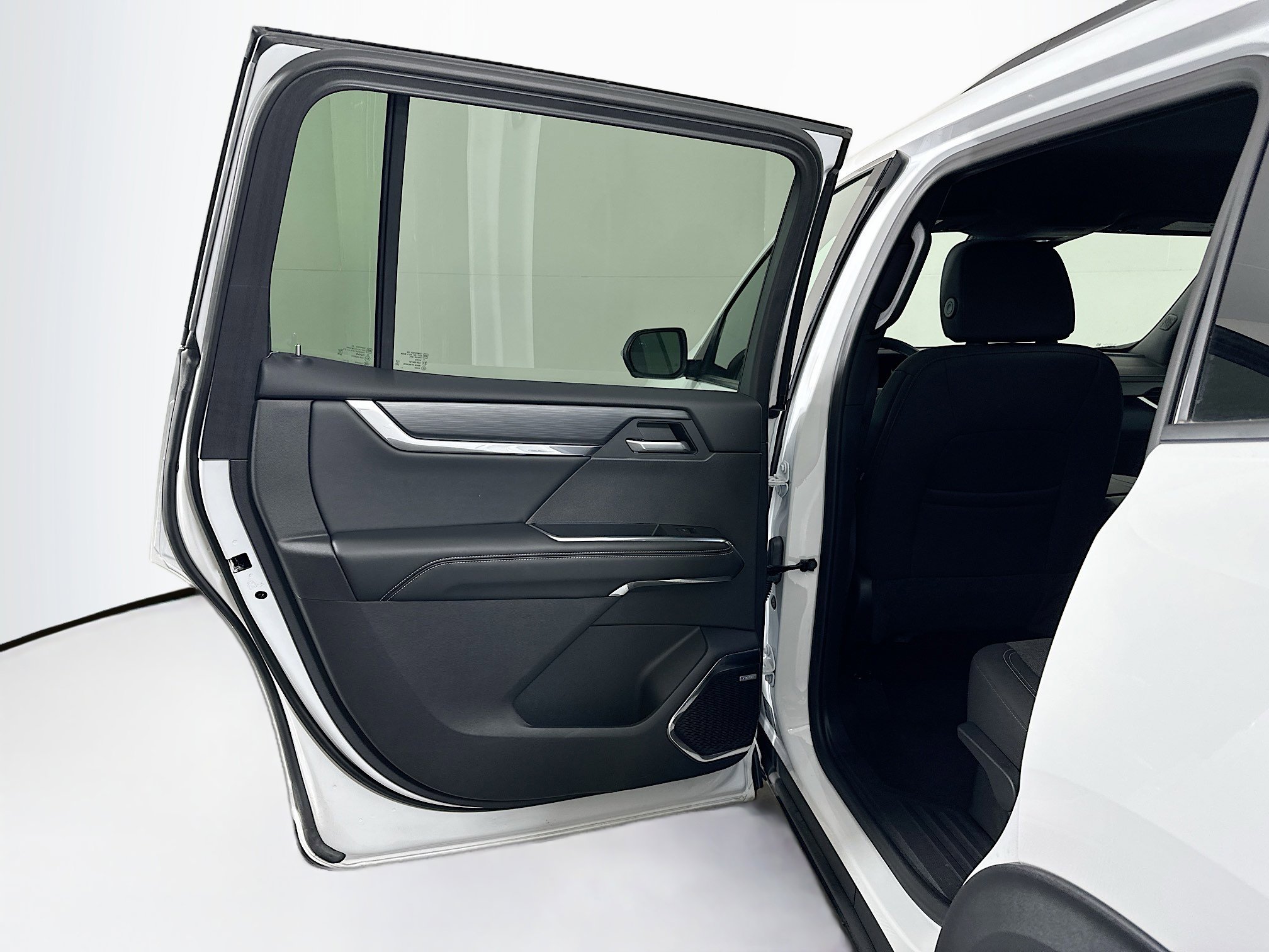 Used 2025 GMC Acadia Elevation image 25