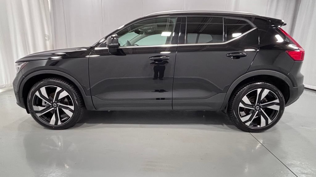 Certified 2023 Volvo XC40 B5 Ultimate w/ Protection Package Premier AWD/4WD image 9