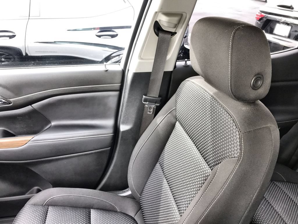 Used 2023 GMC Acadia SLE w/ Driver Convenience Package FWD image 25