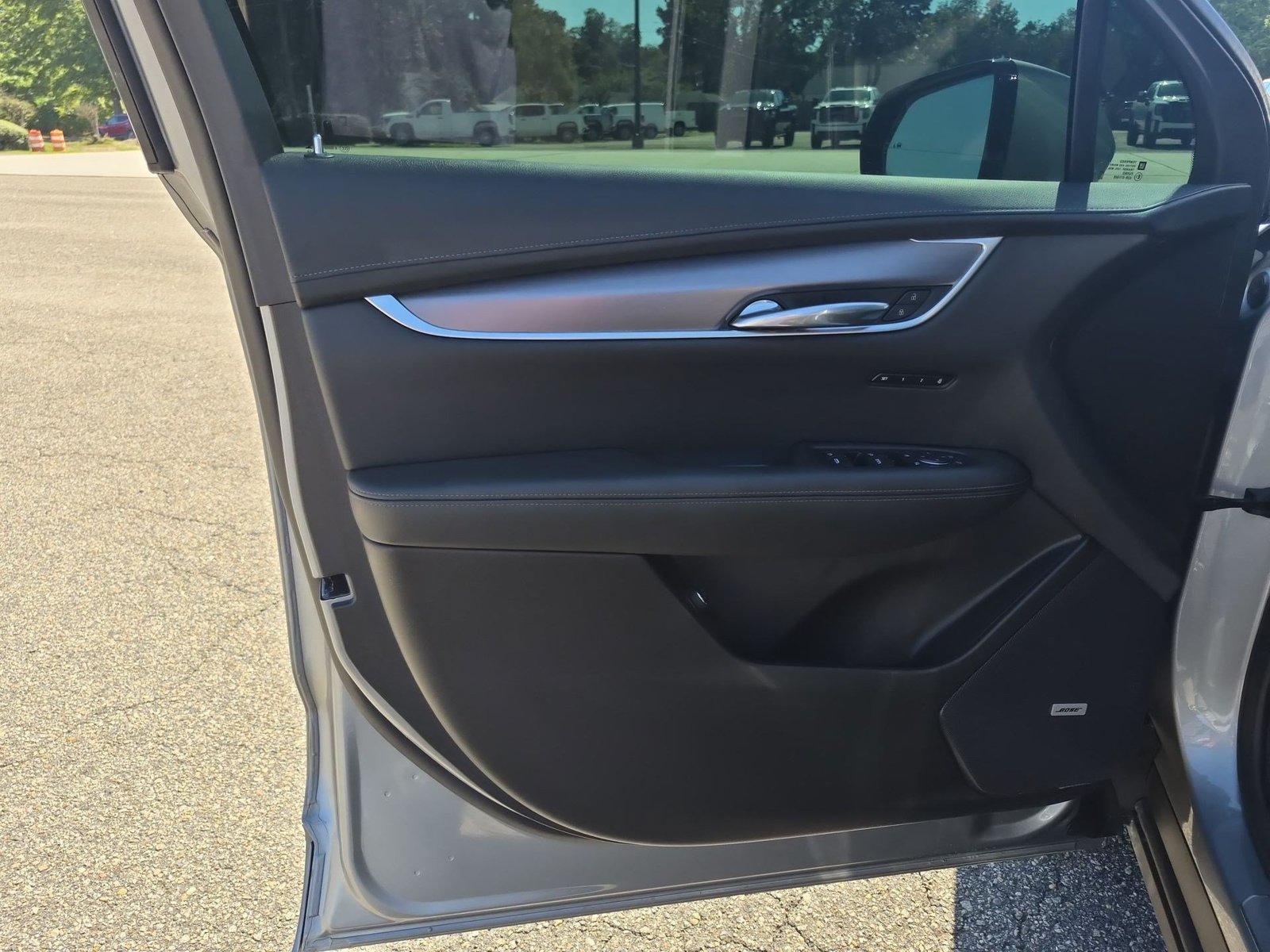 Certified 2024 Cadillac XT6 Luxury w/ LPO, Floor Liner Package AWD/4WD image 23