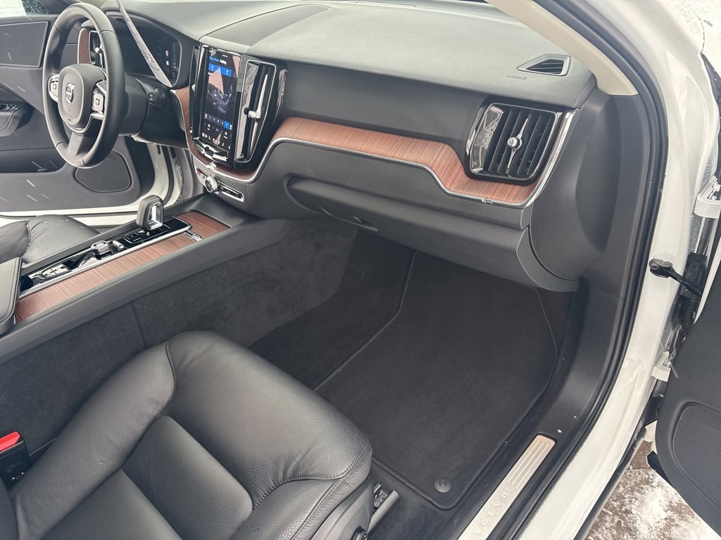 Certified 2024 Volvo XC60 B5 Plus image 40