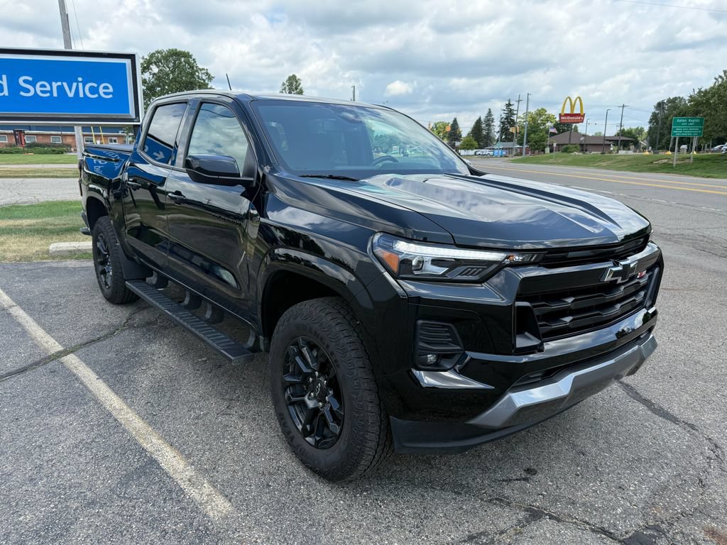 Certified 2025 Chevrolet Colorado Z71 w/ Midnight Edition AWD/4WD image 10