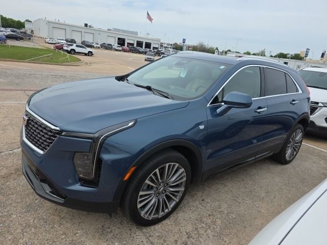 Used 2024 Cadillac XT4 Premium Luxury AWD/4WD image 2