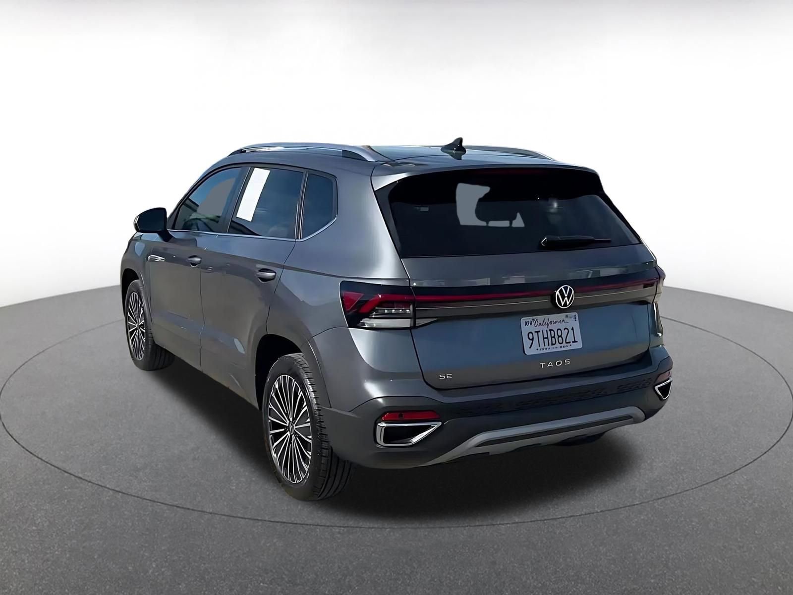 Used 2025 Volkswagen Taos SE image 11