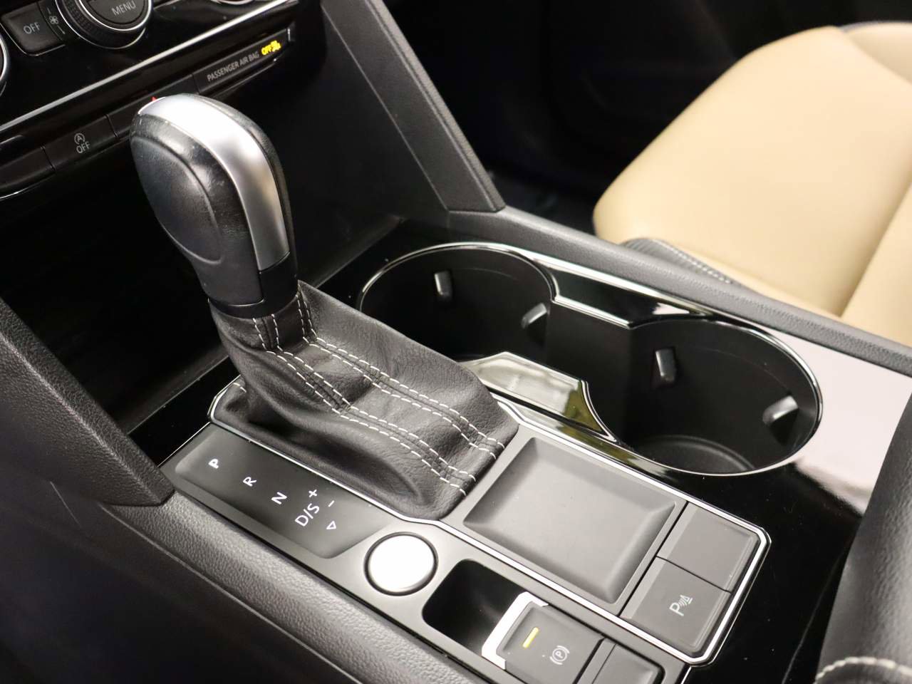 Used 2023 Volkswagen Atlas Cross Sport SE image 9