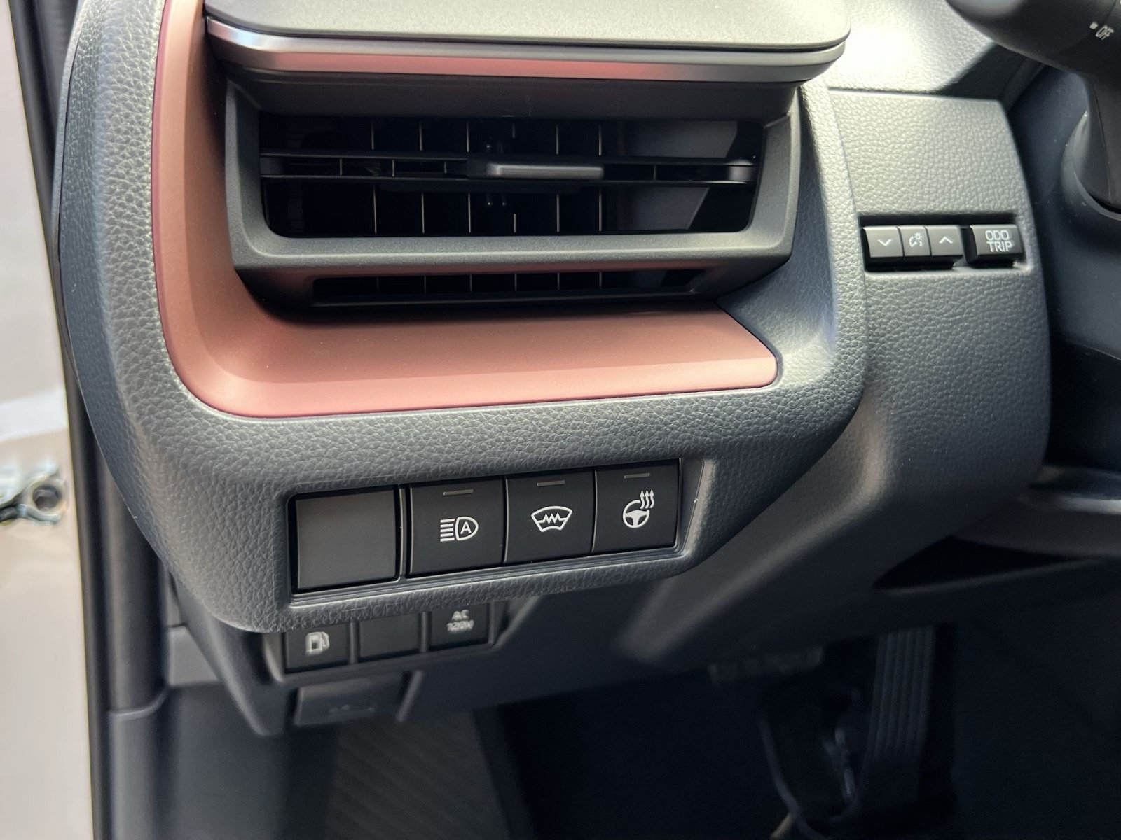 New 2027 Toyota Prius Plug-In Hybrid FWD image 23