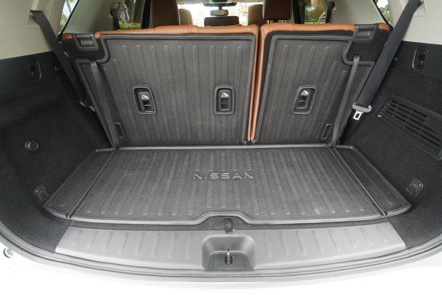 Used 2022 Nissan Pathfinder Platinum w/ Cargo Package image 38