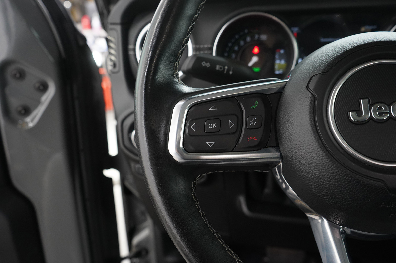 Used 2023 Jeep Wrangler Unlimited Sahara w/ Cold Weather Group image 21