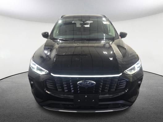 Used 2024 Ford Escape Platinum image 2