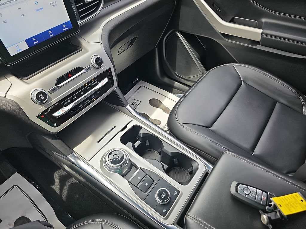 Used 2022 Ford Explorer XLT w/ Equipment Group 202A AWD/4WD image 24