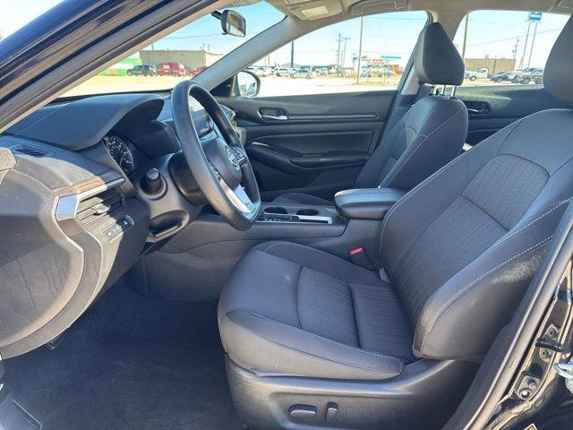 Used 2025 Nissan Altima 2.5 SV image 2