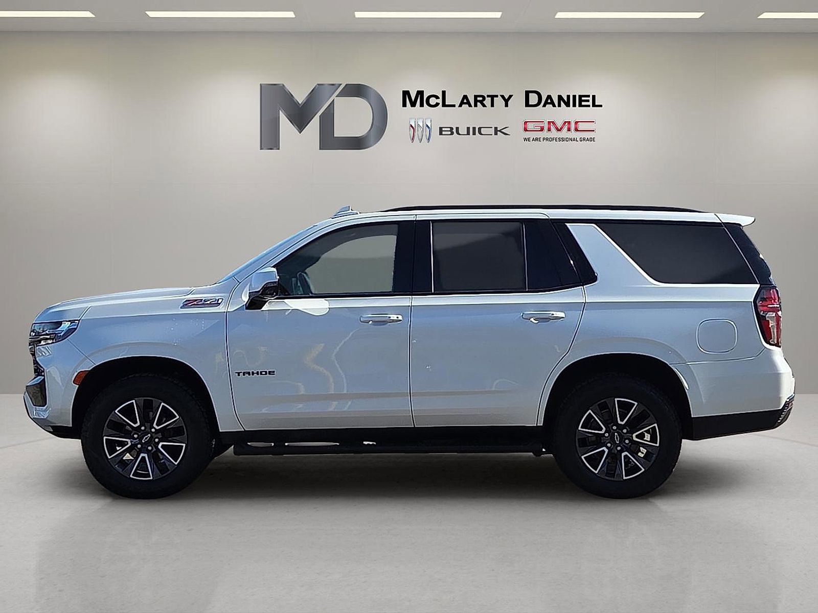 Used 2022 Chevrolet Tahoe Z71 w/ Luxury Package image 3