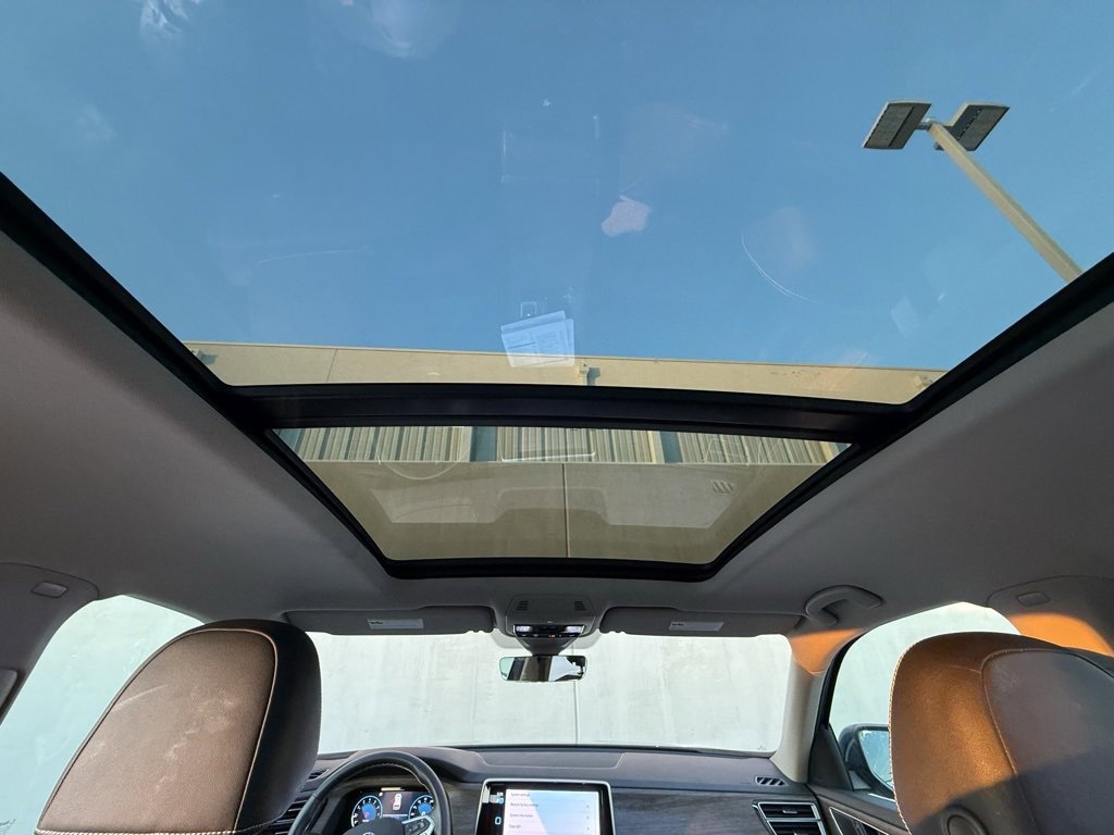 Used 2025 Volkswagen Atlas SEL image 9