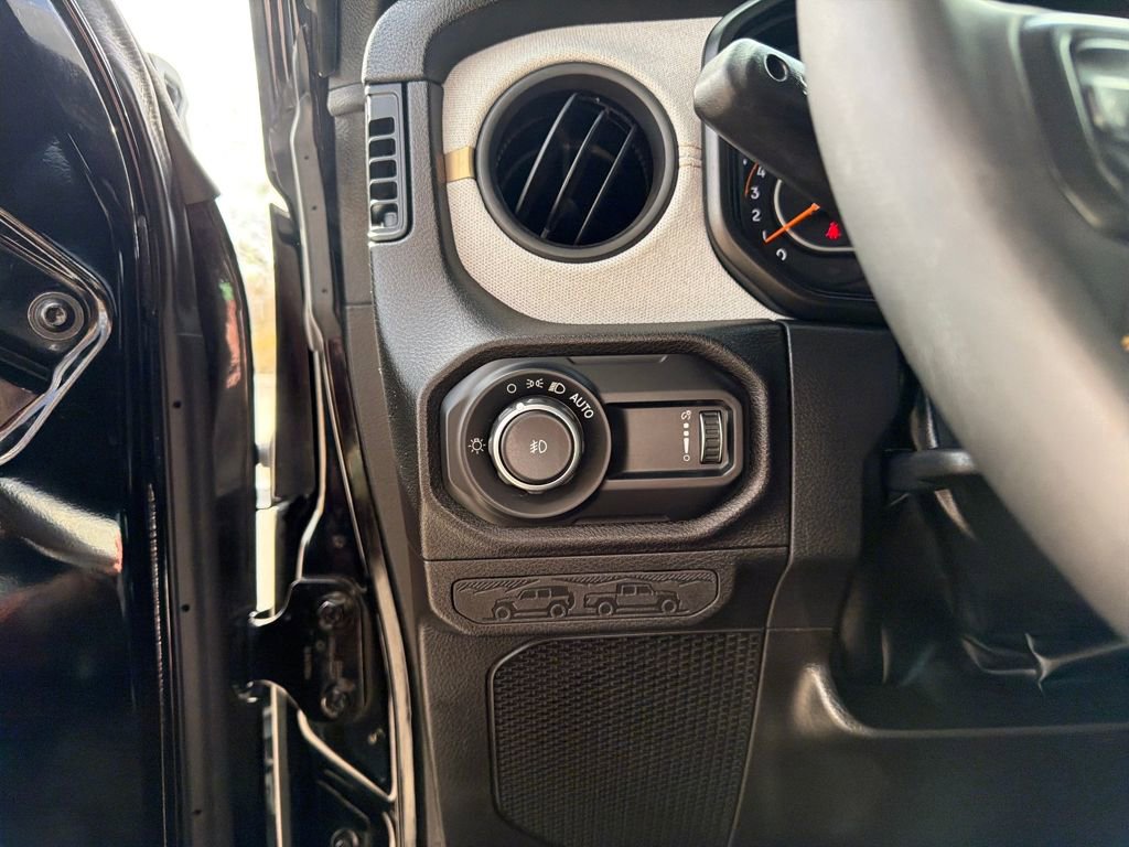 Used 2024 Jeep Wrangler Willys image 13