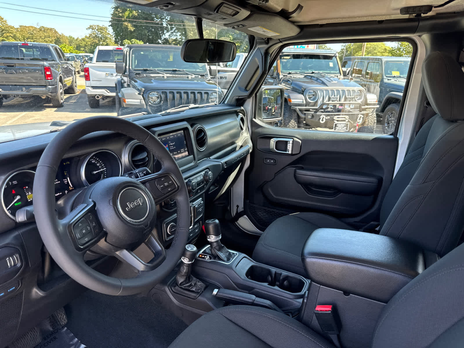 Used 2023 Jeep Wrangler Unlimited image 12