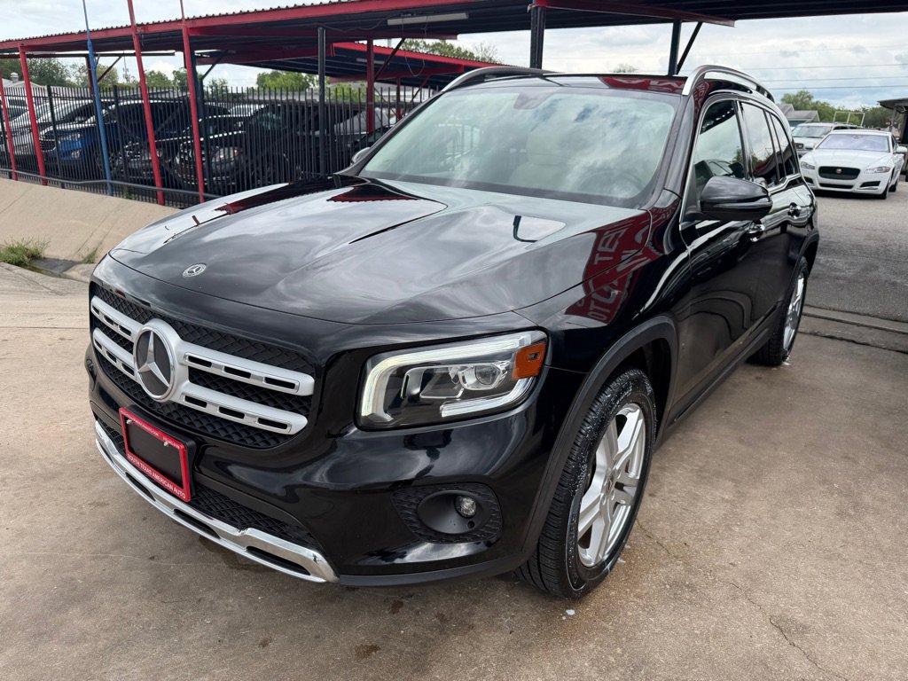 Used 2020 Mercedes-Benz GLB 250 w/ Premium Package image 3